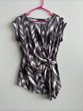 FYLO Black & White Abstract Printed Knot-Detail Women's Top